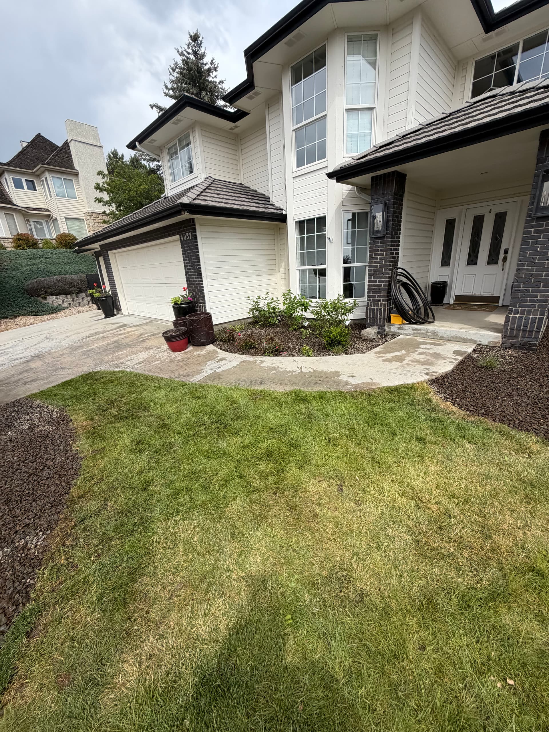 Gallery photos for Sod, Privacy Shrubs and Fresh Flower Beds That Actually Tie Together: Image #4