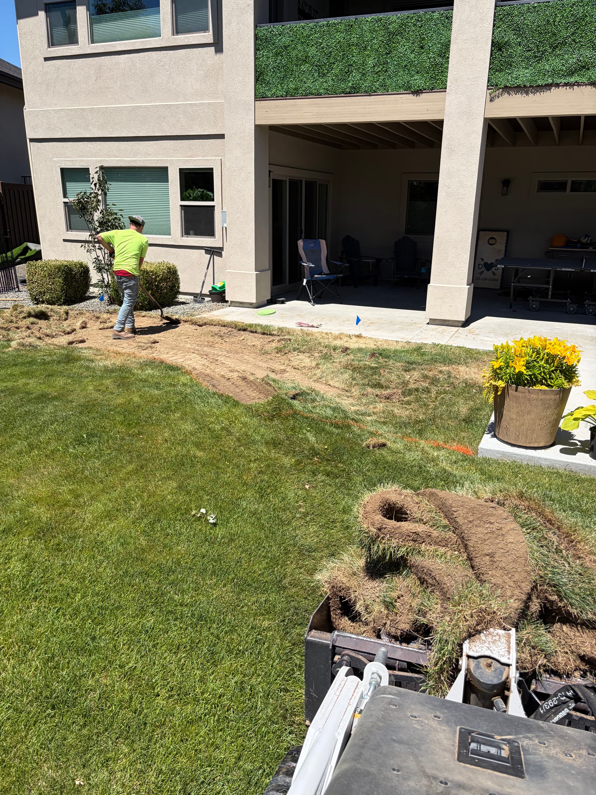 Gallery photos for Shrinking the Lawn to Cut Maintenance and Save Water: Image #1