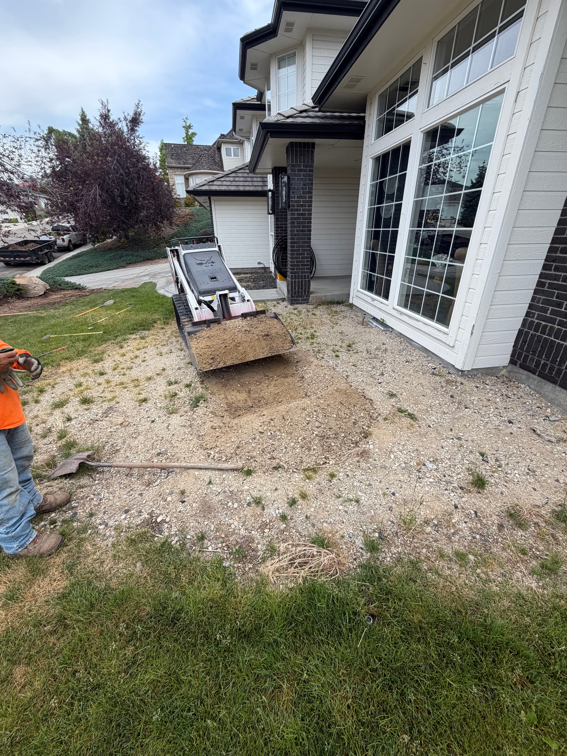 Gallery photos for Sod, Privacy Shrubs and Fresh Flower Beds That Actually Tie Together: Image #2